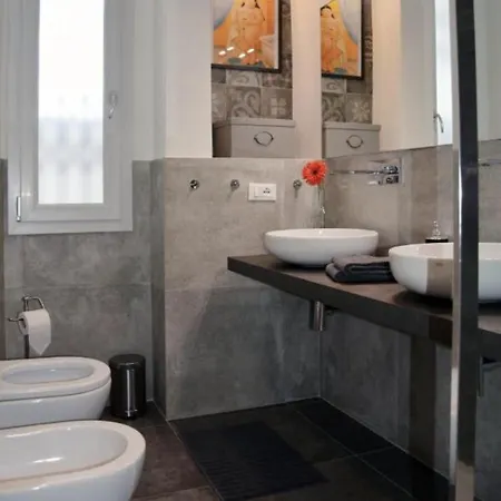 New , Garden And Parking Apartment Florence